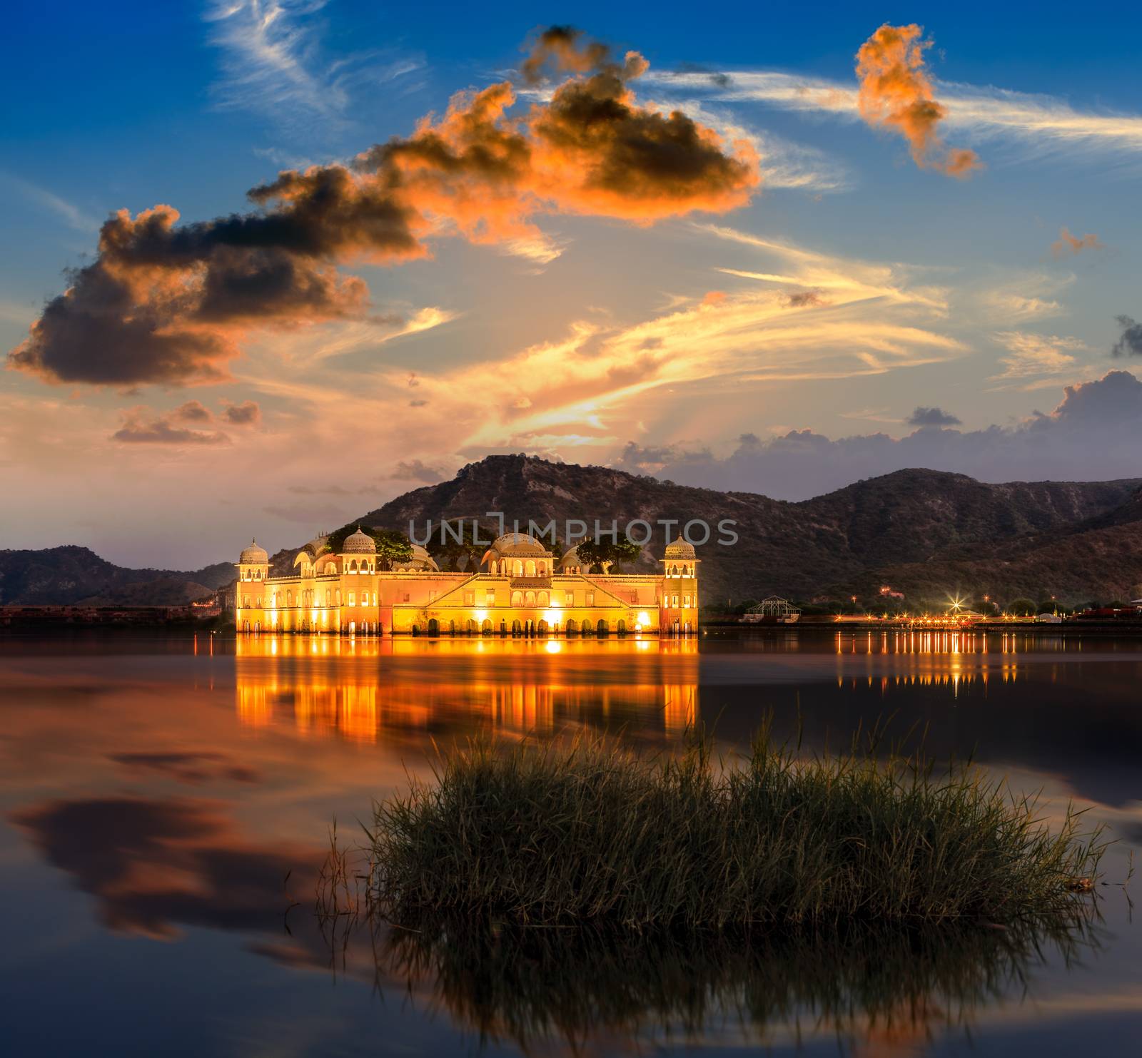 Palace Jal Mahal at night. Jal Mahal (Water Palace) was built during the 18th century in the middle of Man Sager Lake. Jaipur, Rajasthan, India, Asia