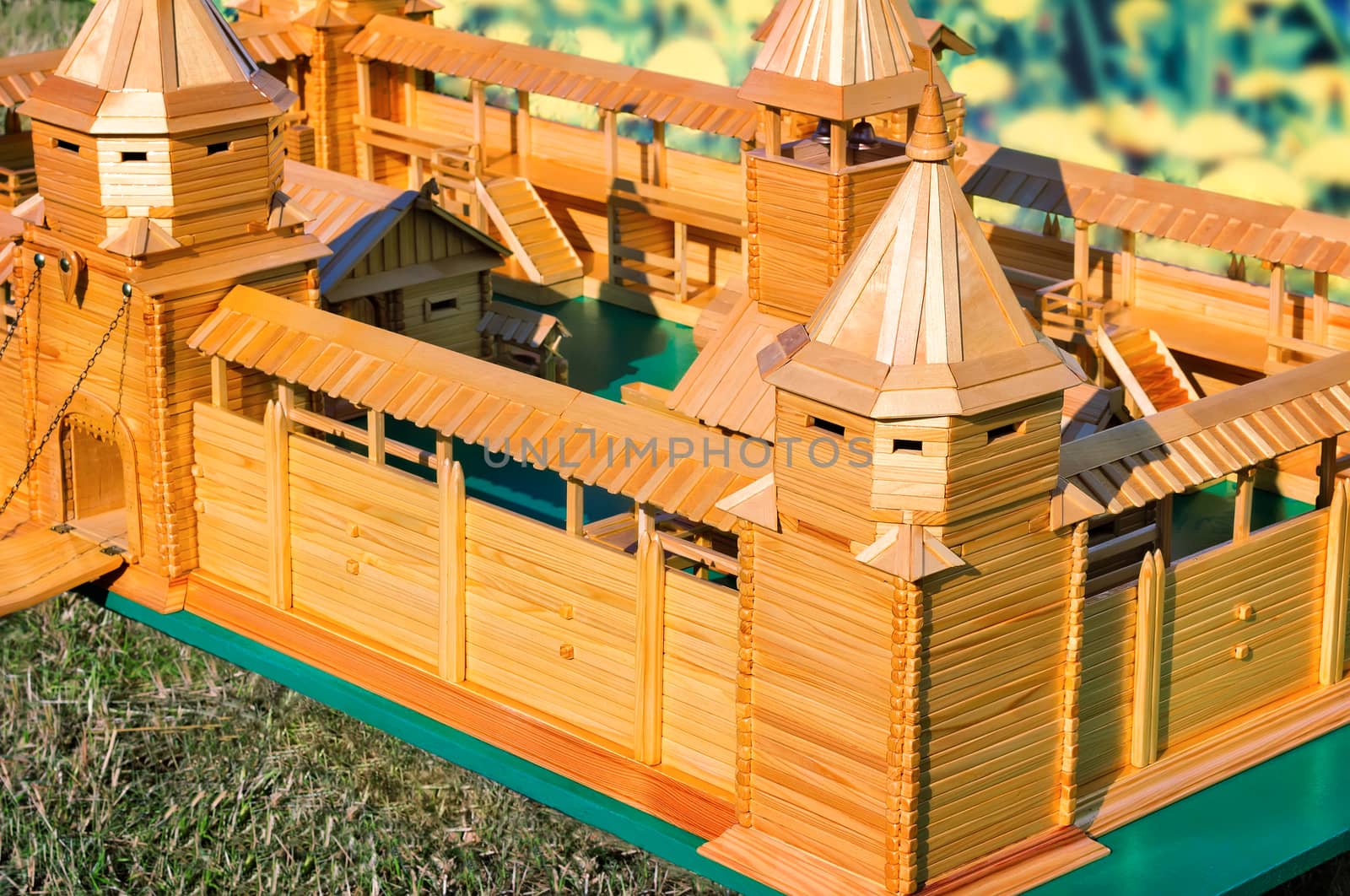 Depicted artful is made of natural wood the layout of an ancient fortress with ramparts, towers, gates, stairs, outbuildings.