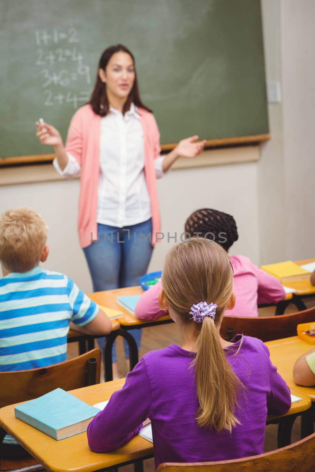 Teacher teaching her classroom of students at the elementary school
