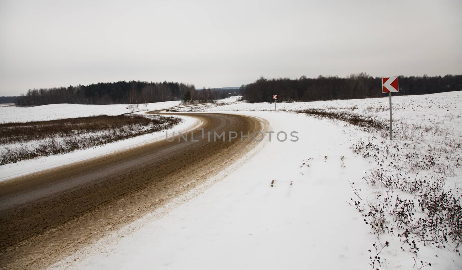 the road photographed in a winter season