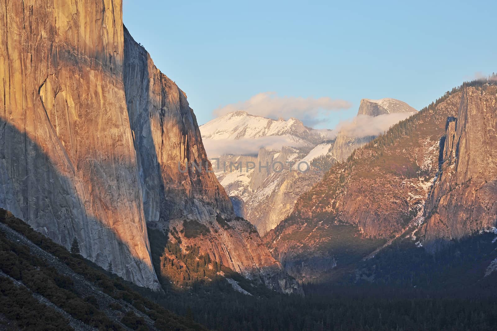 sunset at a tunnel view at yosemite national park