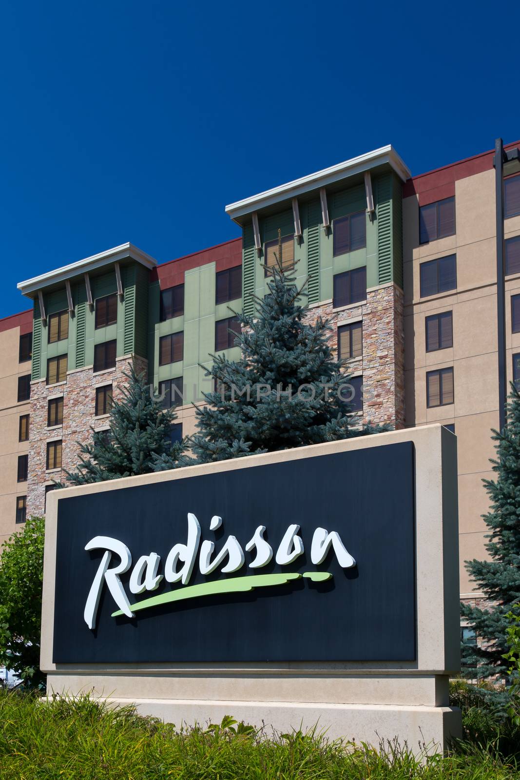 BLOOMINGTON, MN/USA - August 12, 2015: Radisson hotel and sign. Radisson Hotels is an international hotel company with more than 990 locations in 73 countries.