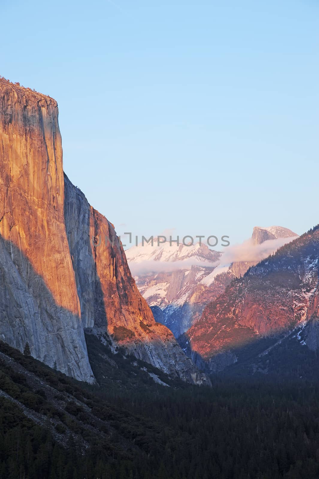 sunset at a tunnel view at yosemite national park