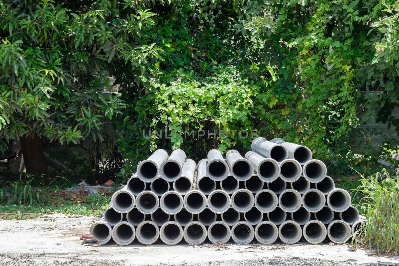 Arrange of cement pipe in outdoor stock warehouse