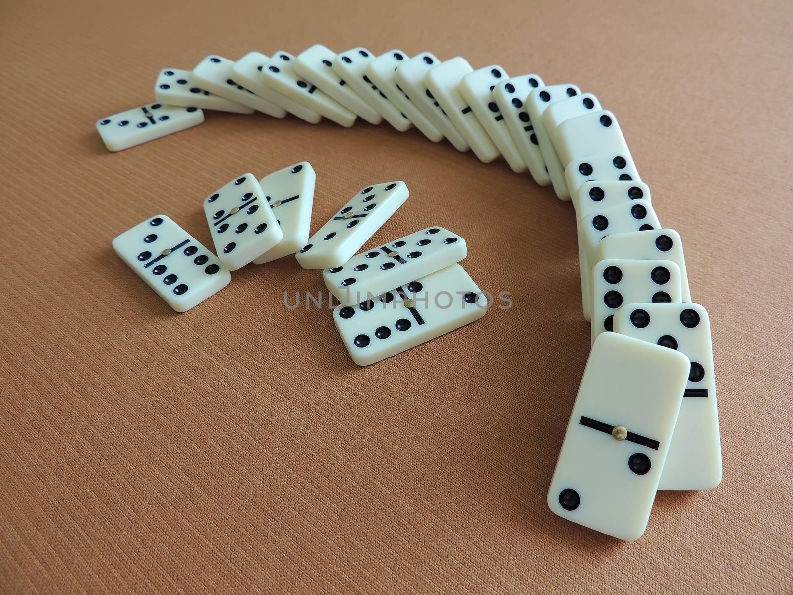 The Falling Domino Prinsiple. The Domino principle. The game of dominoes.
