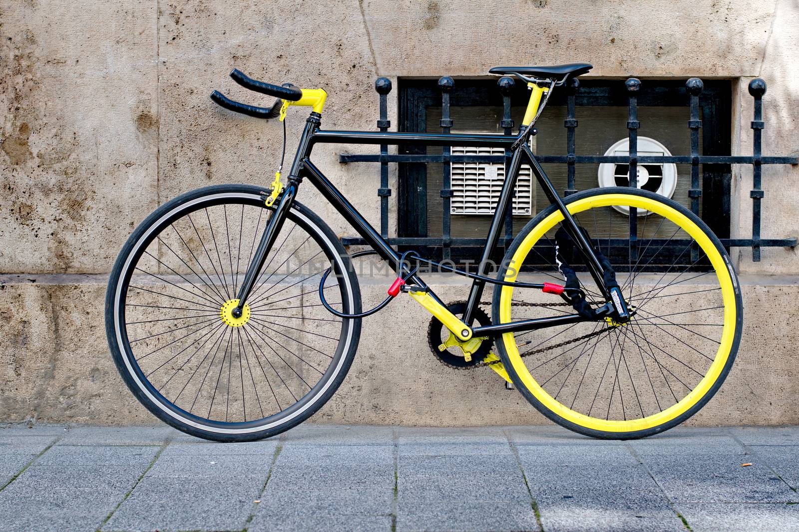 Cool black and yellow bike locked by anderm