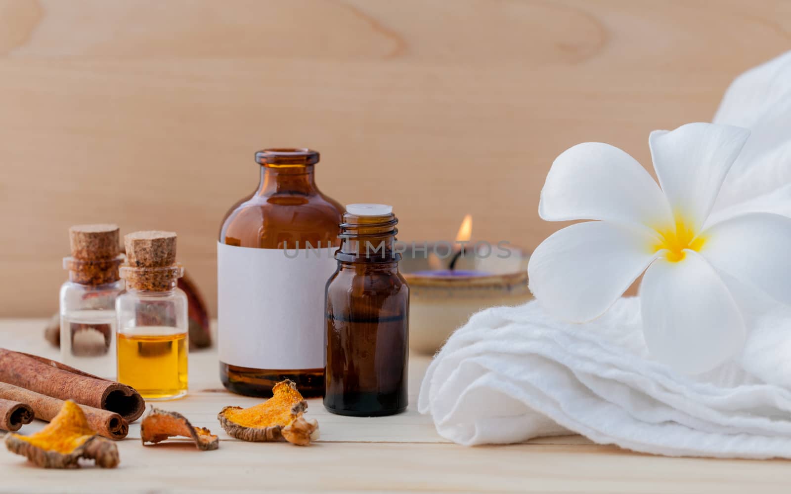 Spa Essential Oil - Natural Spas Ingredients for aroma aromatherapy.