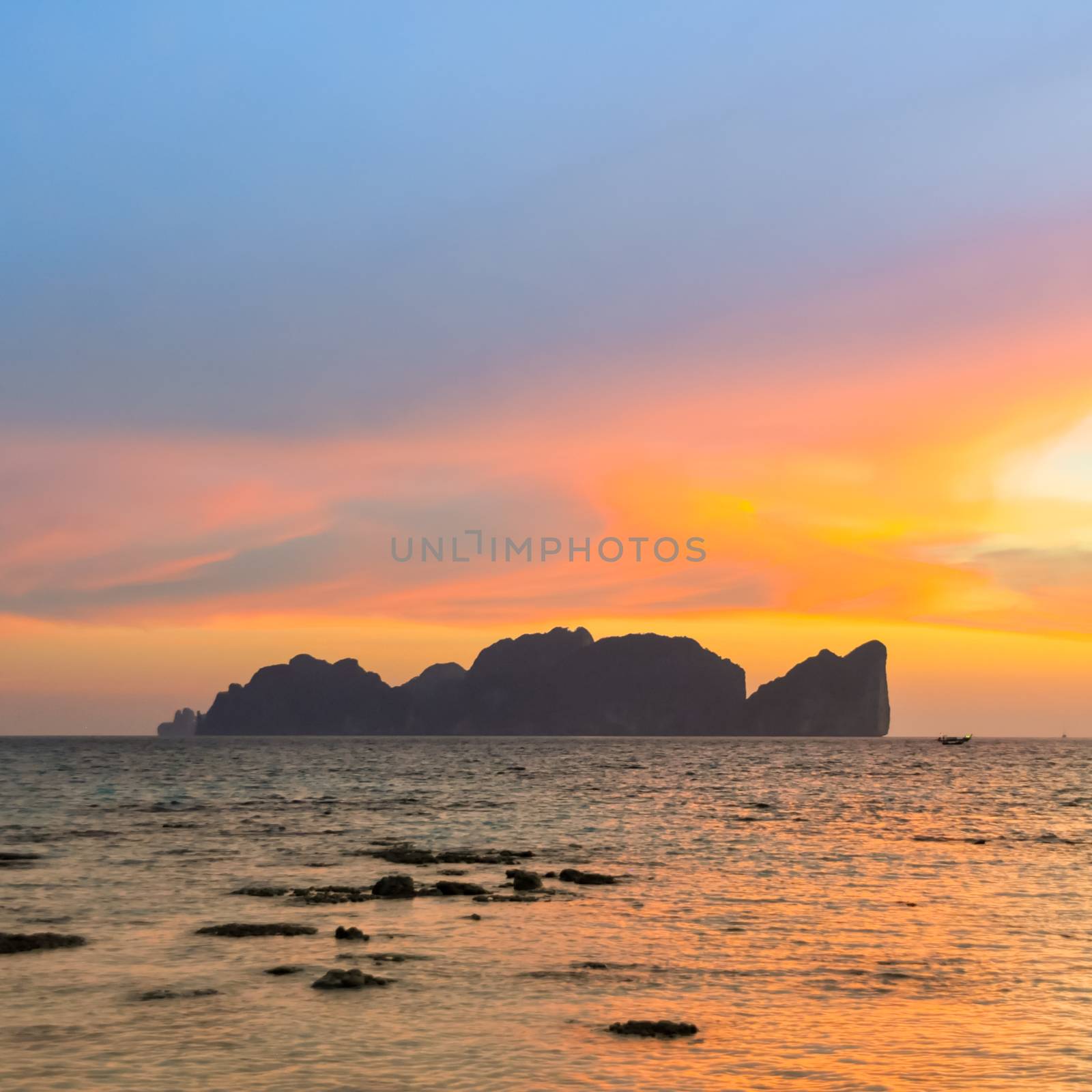 Silhouette of  famous thai Phi-Phi Lee island in colorful romantic sunset. Popular beach holiday travel destination in Thailand, Krabi province. 
