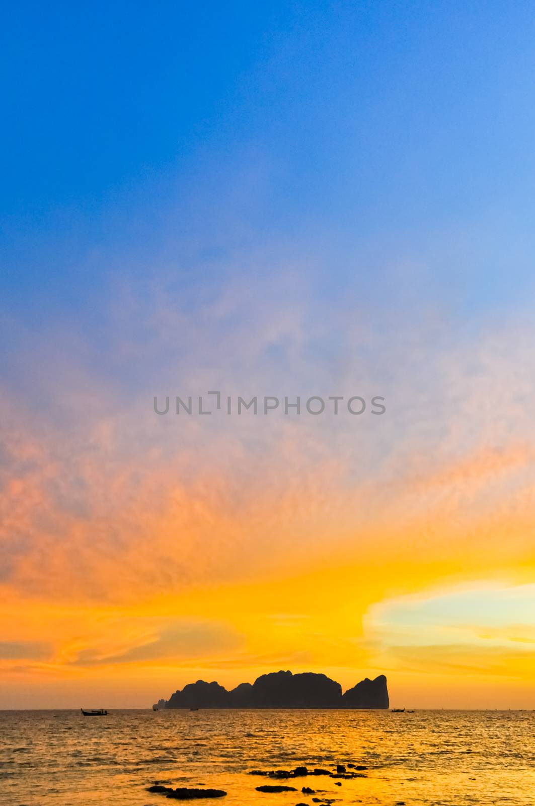 Silhouette of  famous thai Phi-Phi Lee island in colorful romantic sunset. Popular beach holiday travel destination in Thailand, Krabi province. 