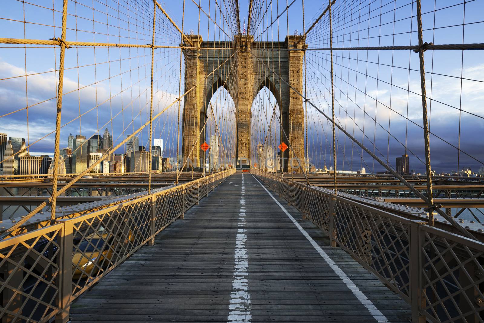 Brooklyn Bridge in Manhattan by vwalakte