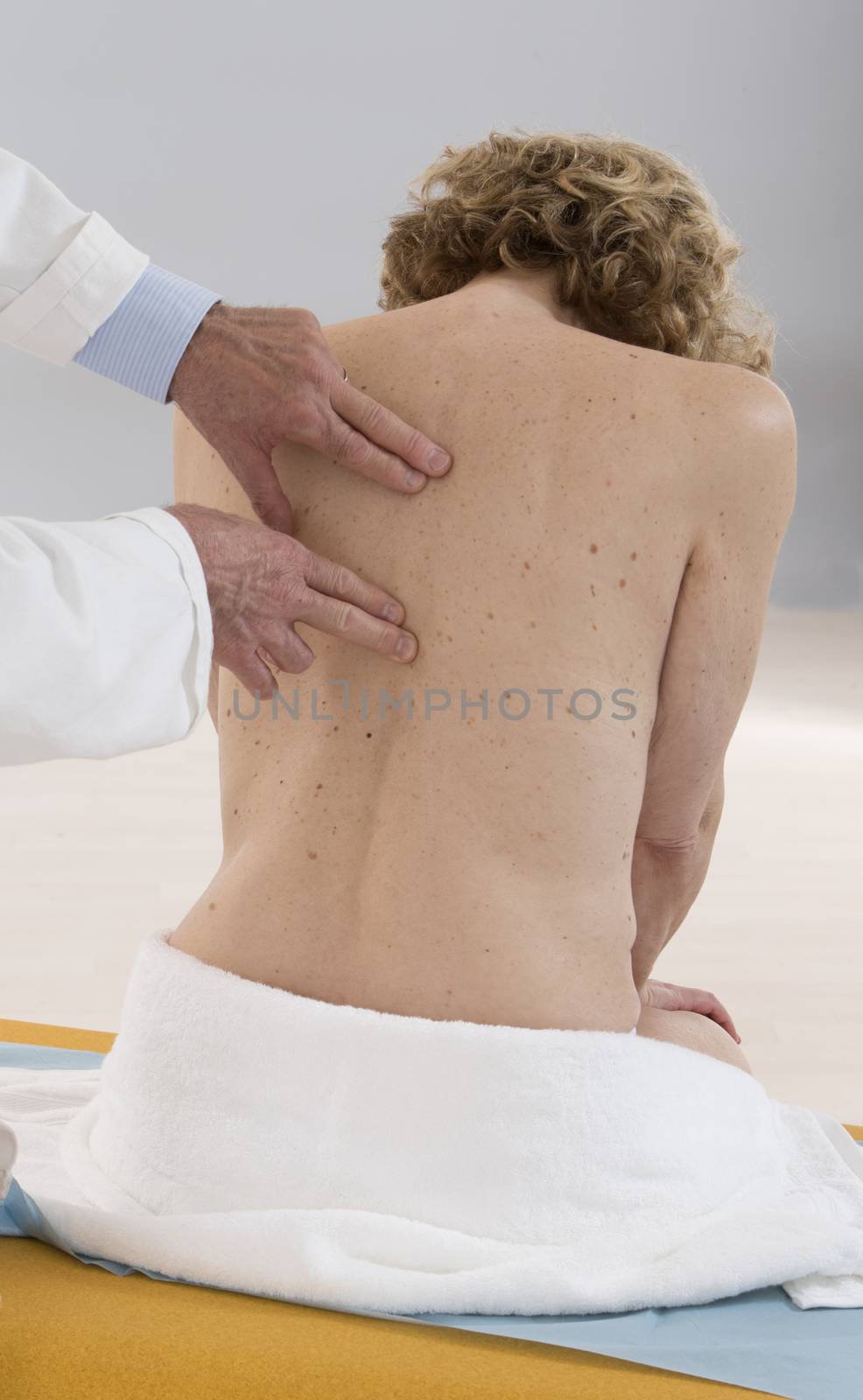 Female patient as severe back pain and getting treatment by JPC-PROD