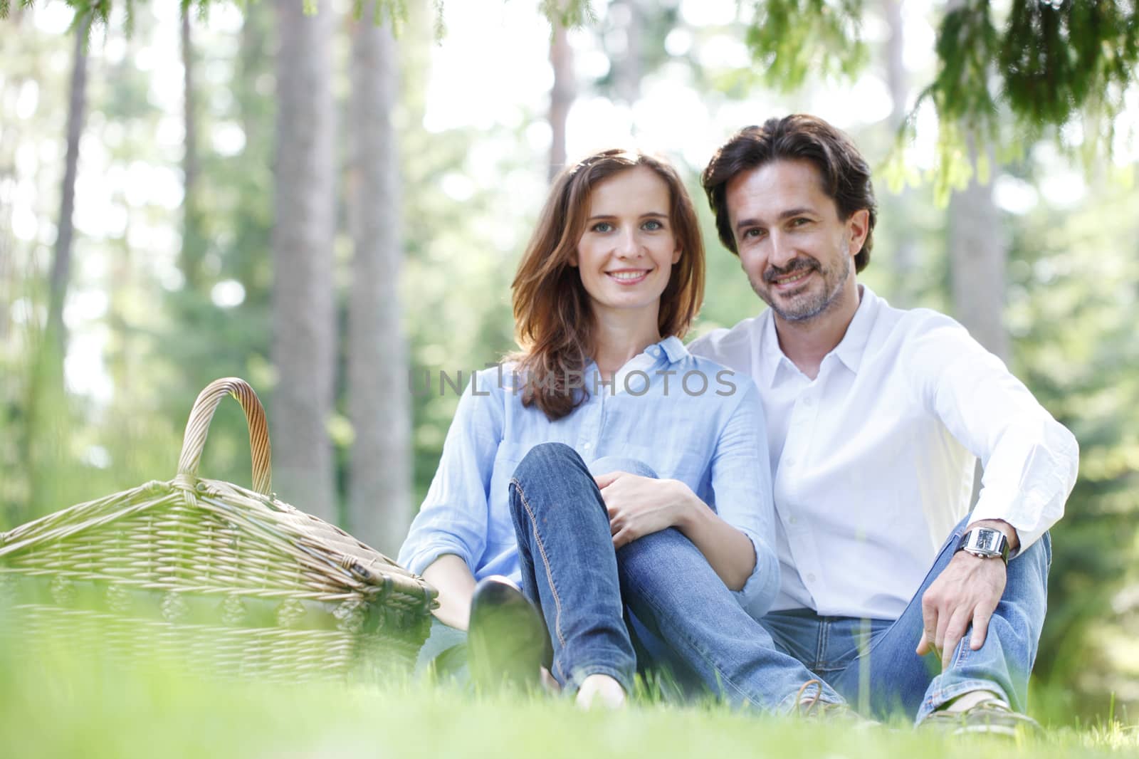 couple at picnic in the park