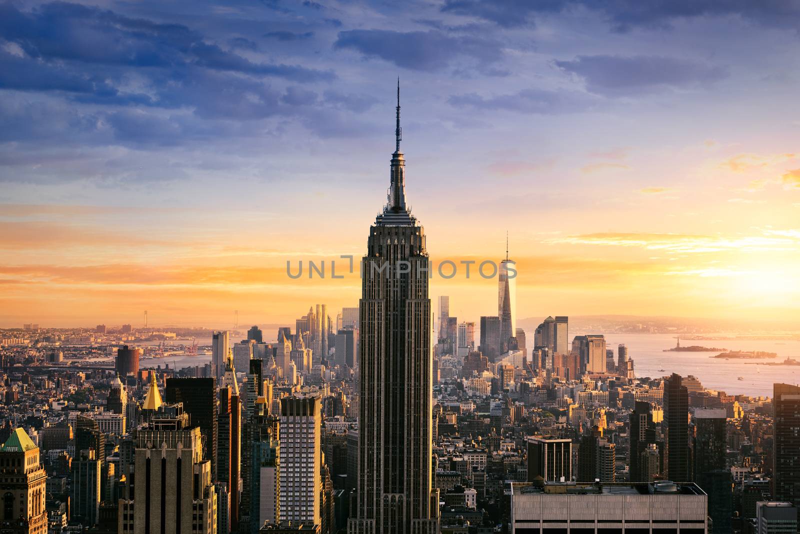 New York City skyline by ventdusud