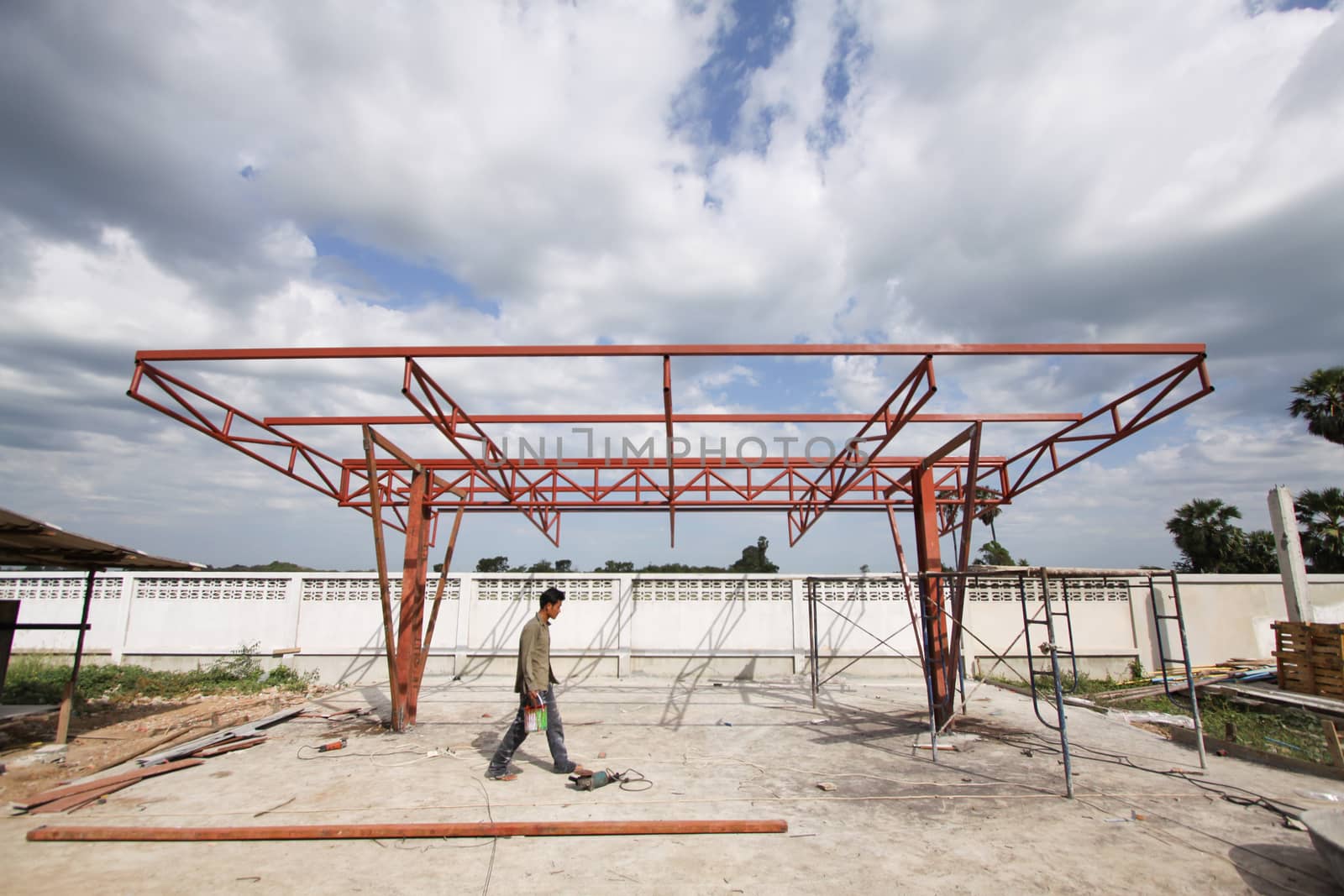 roof under construction in site home