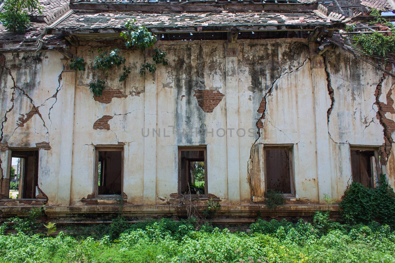 Ancient abandoned temple in Thailand by kritsada1992