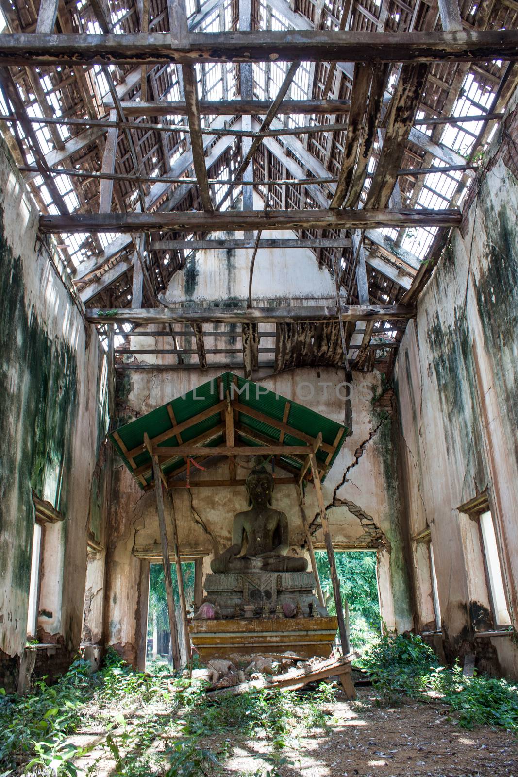 Roof ancient abandoned temple in Thailand by kritsada1992