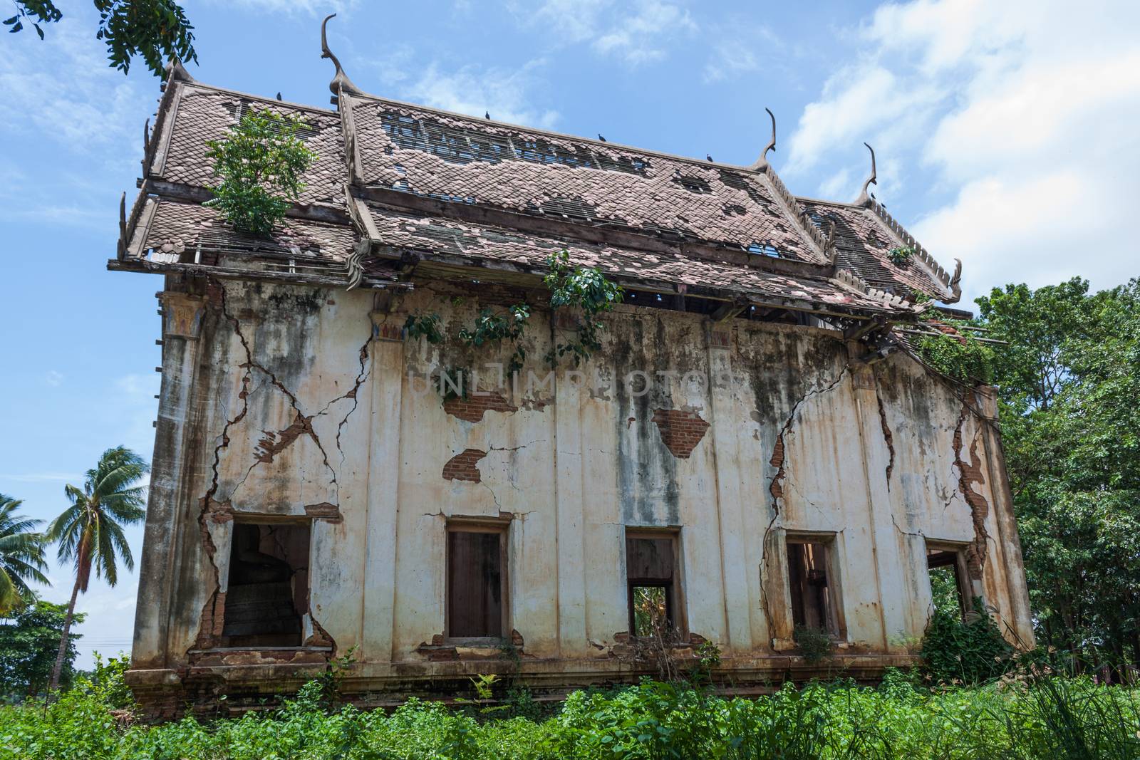 Roof ancient abandoned temple in Thailand by kritsada1992