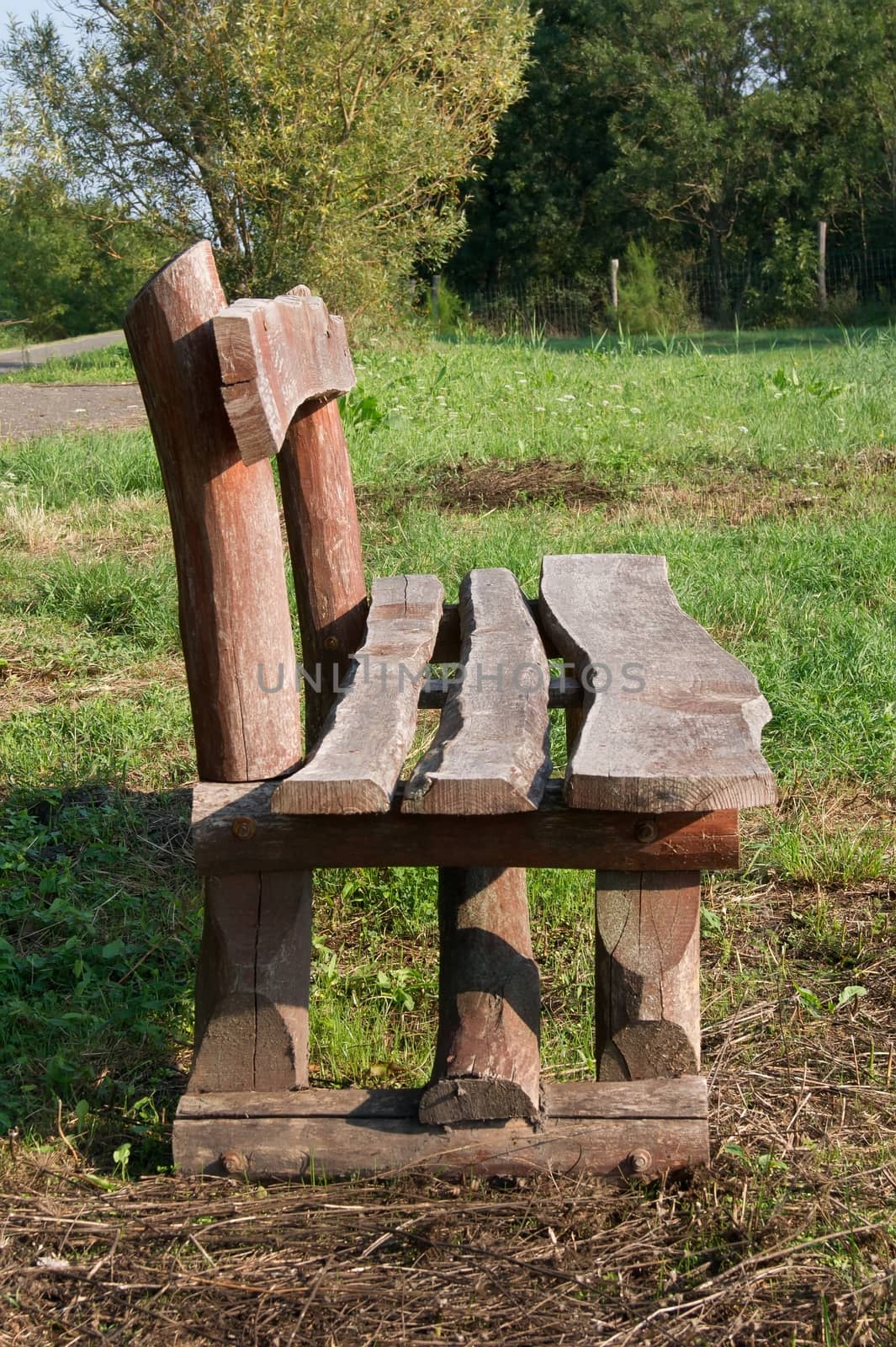 The bench on the lake shore to rest.