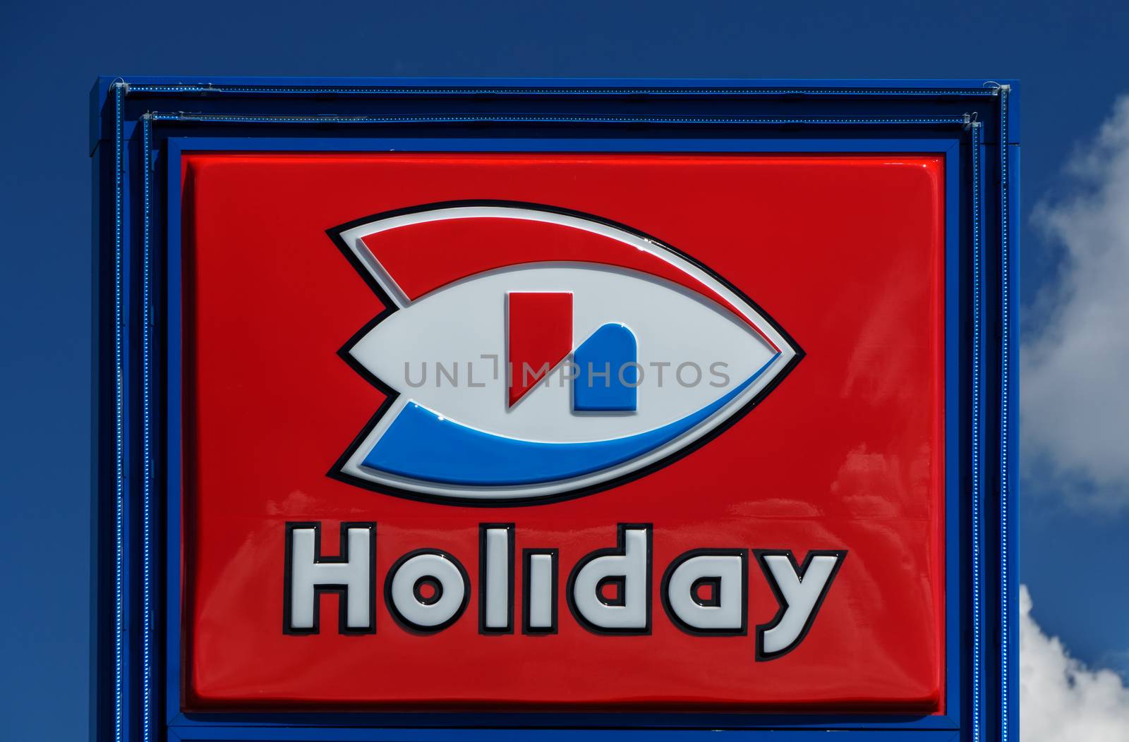 STILLWATER, MN/USA - August 10, 2015: Holiday Station Store sign and logo. Holiday Stationstores is a chain of gasoline and convenience stores in the United States.
