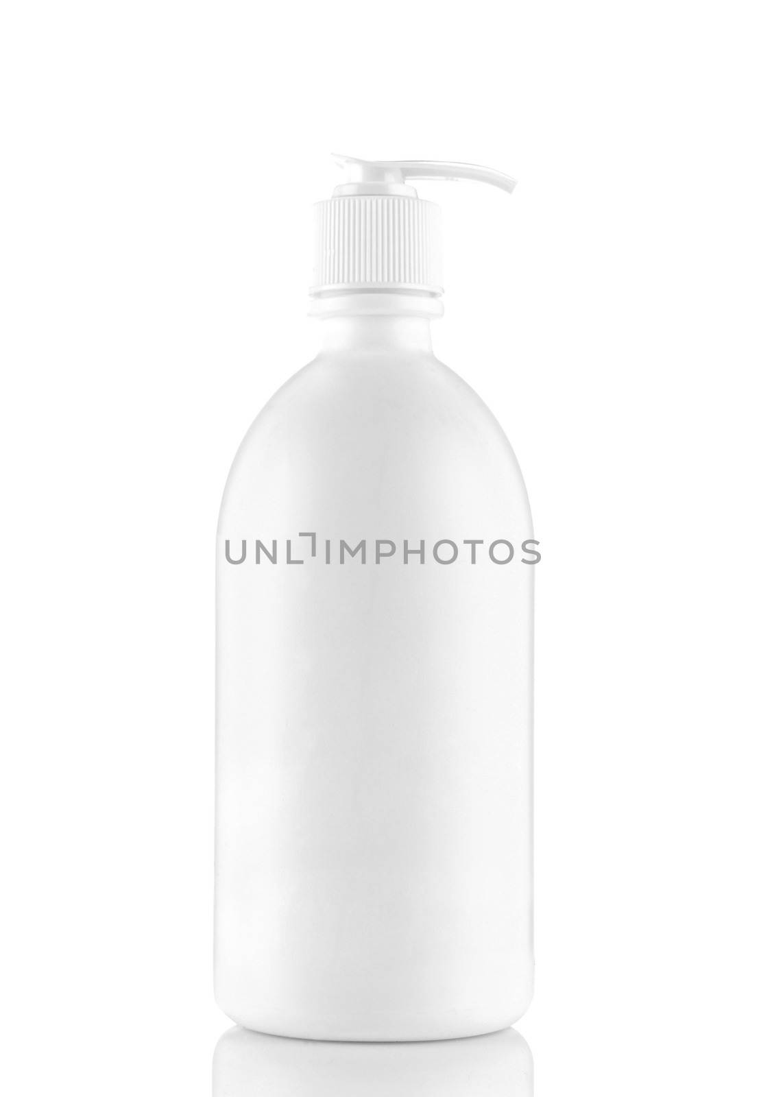 Plastic Clean White Bottle With Dispenser Pump by ozaiachin