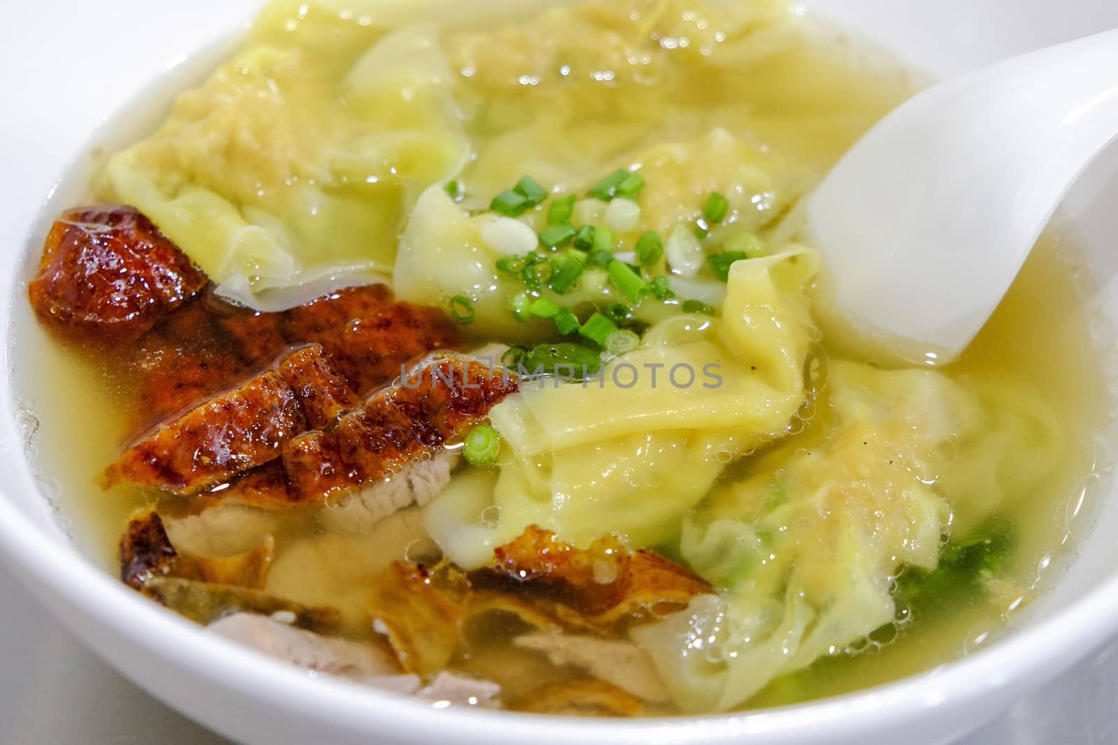 Shrimps wontons served with sliced roast duck