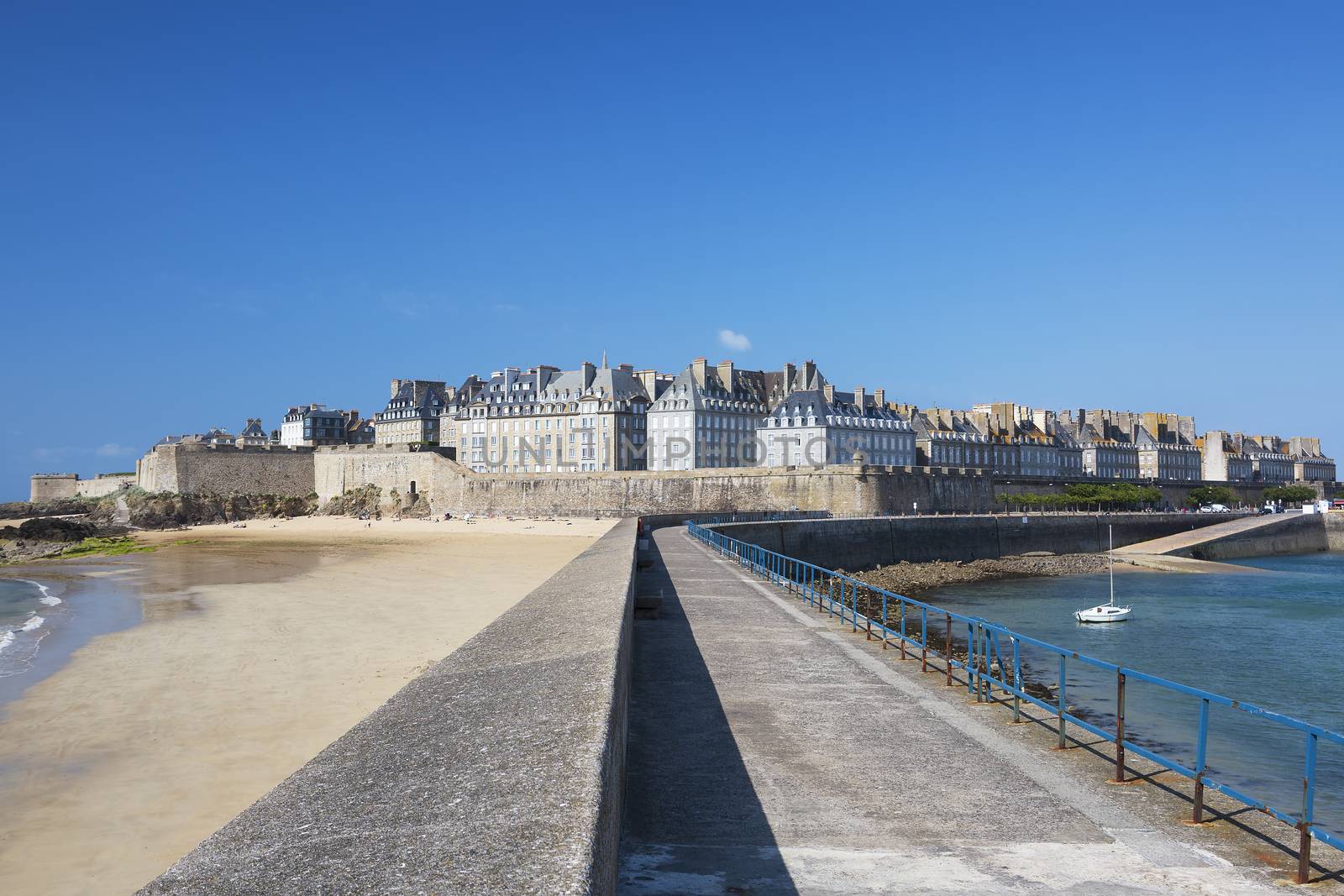 View of Saint Malo by vwalakte