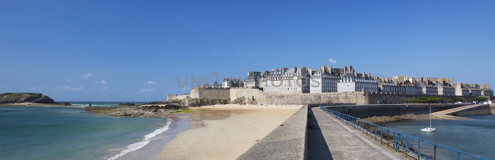 Panoramic view of Saint Malo by vwalakte