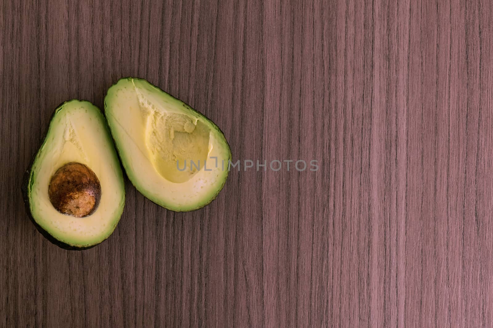 Split avocado by dalomo84