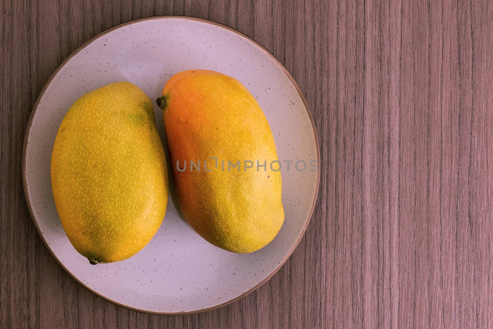 Two ripe mangoes into a round dish