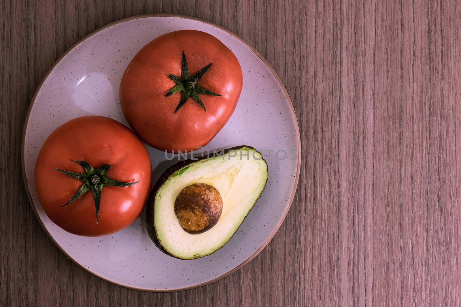 Avocado and tomatoes by dalomo84