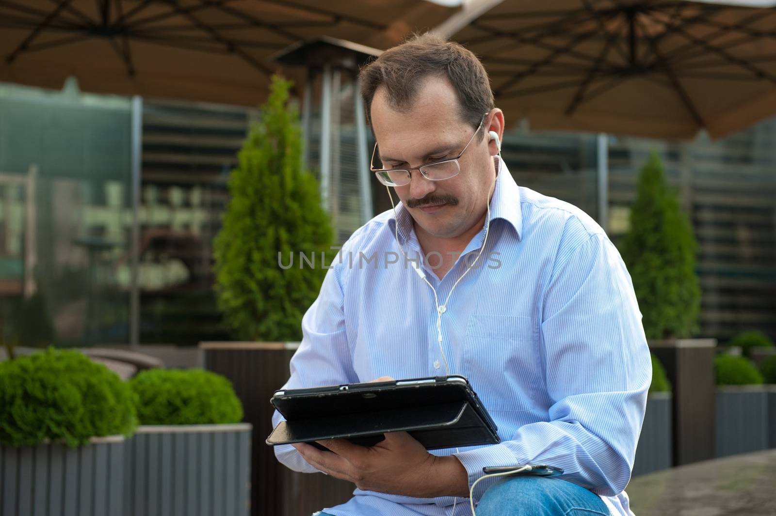 Man using tablet computer with high spees internet outdoors