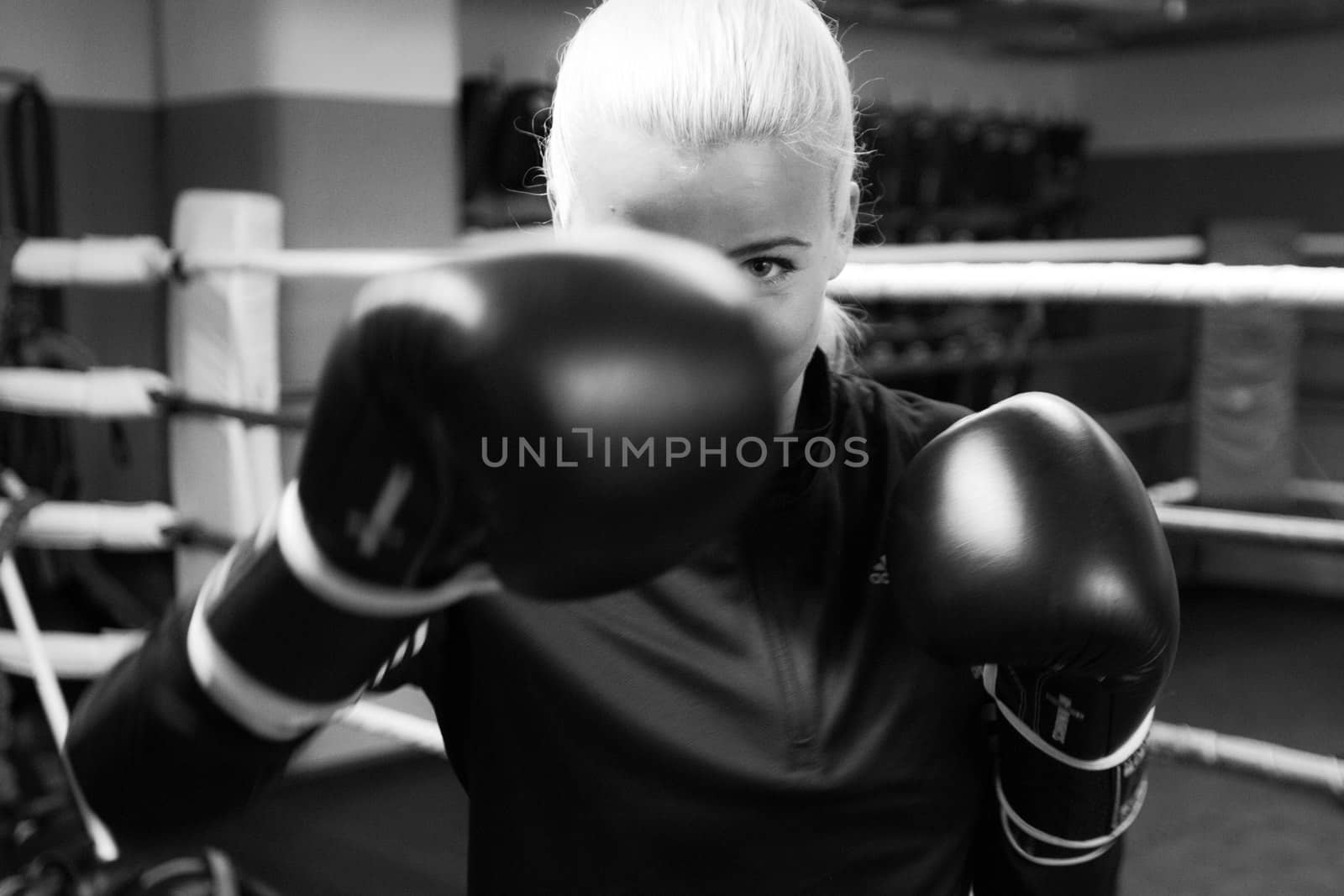 Sandra Lyng trener thai boksing