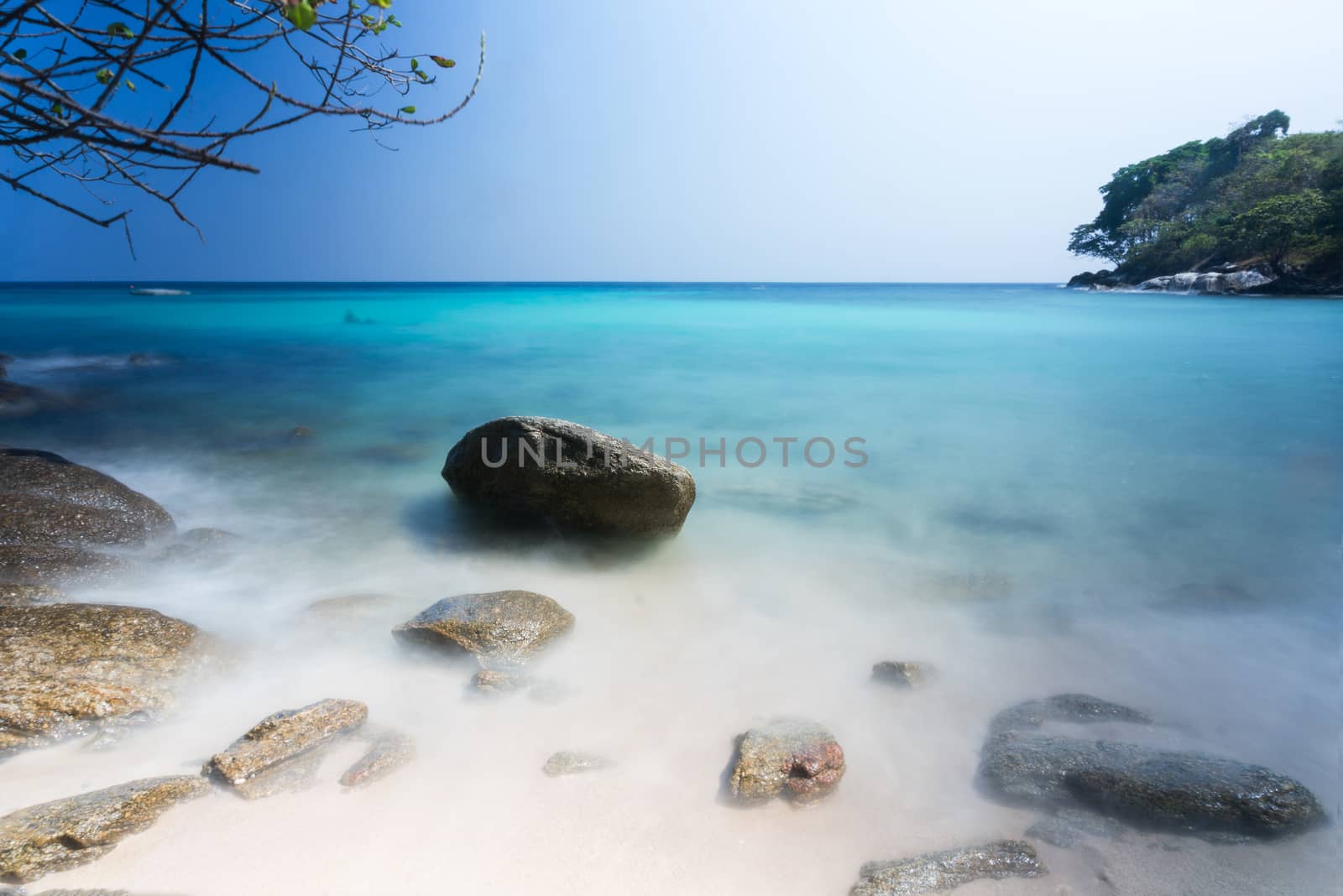 Racha Island was one of the famous island in Phuket, I was take it the smooth wave effect by using the ND Filter, so the wave will look misty, like fairyland.