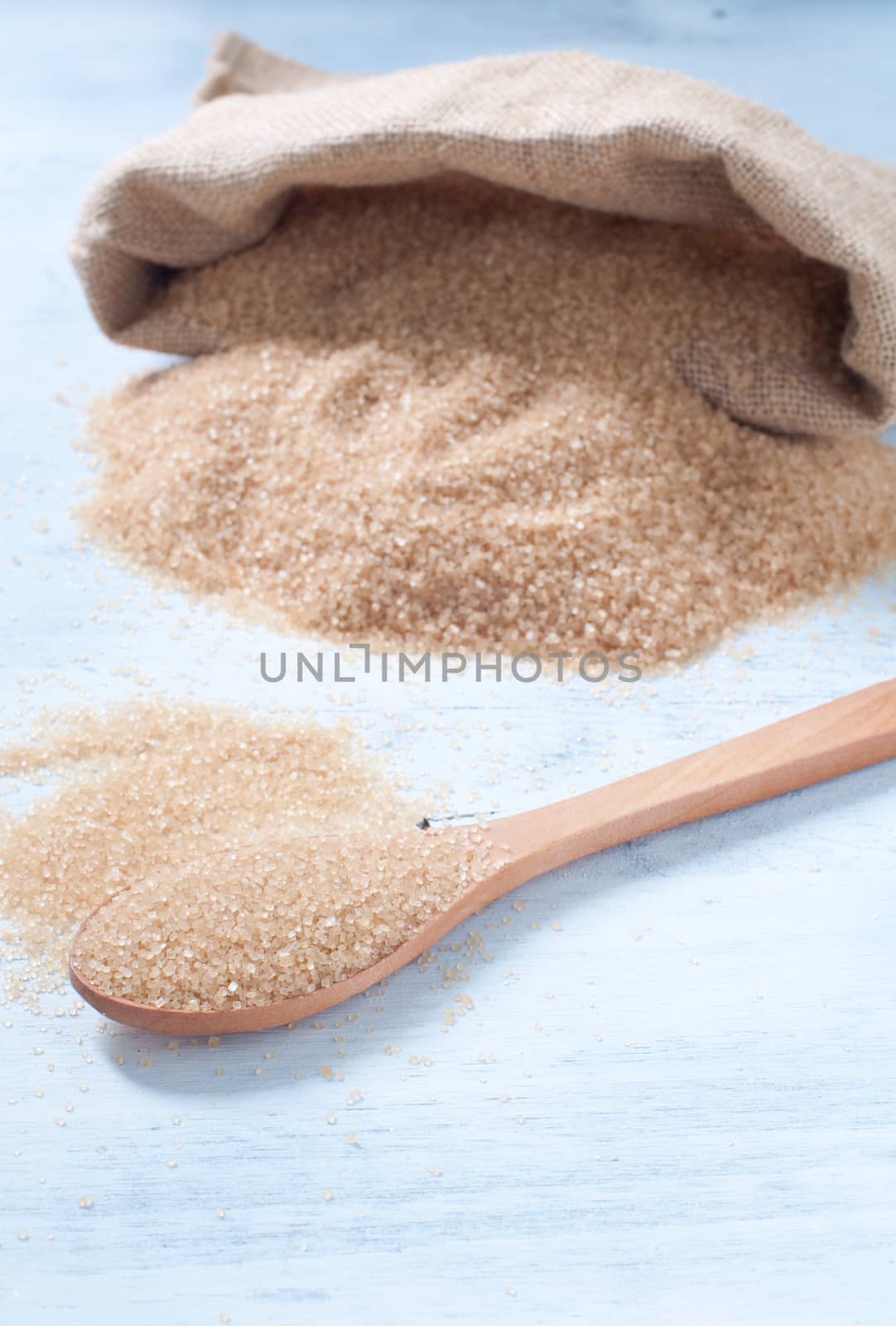 Different types of sugar: brown, white and refined sugar