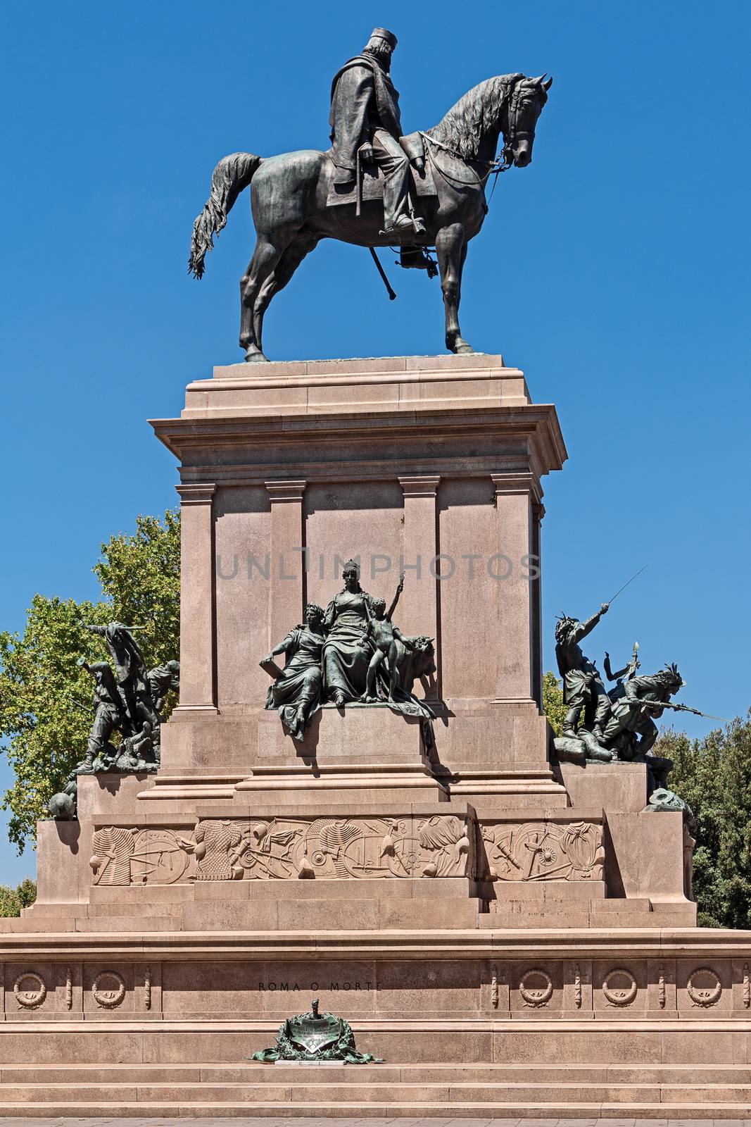 Giuseppe garibaldi monument in rome