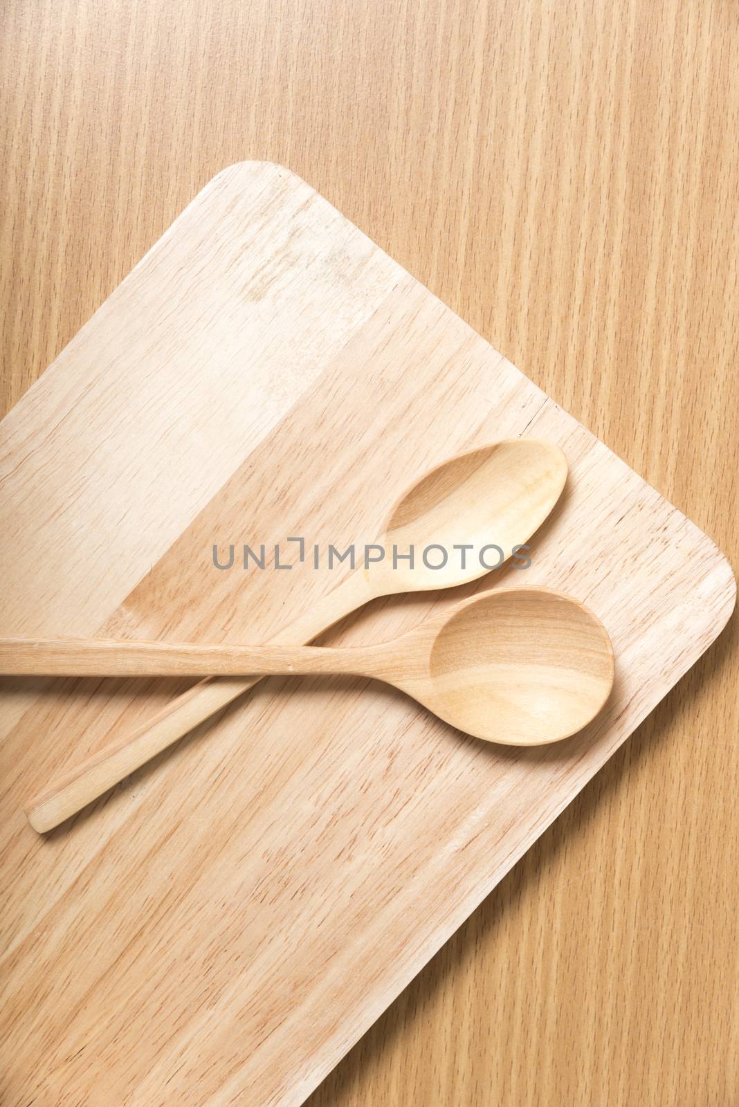 wood spoon with cutting board on table background