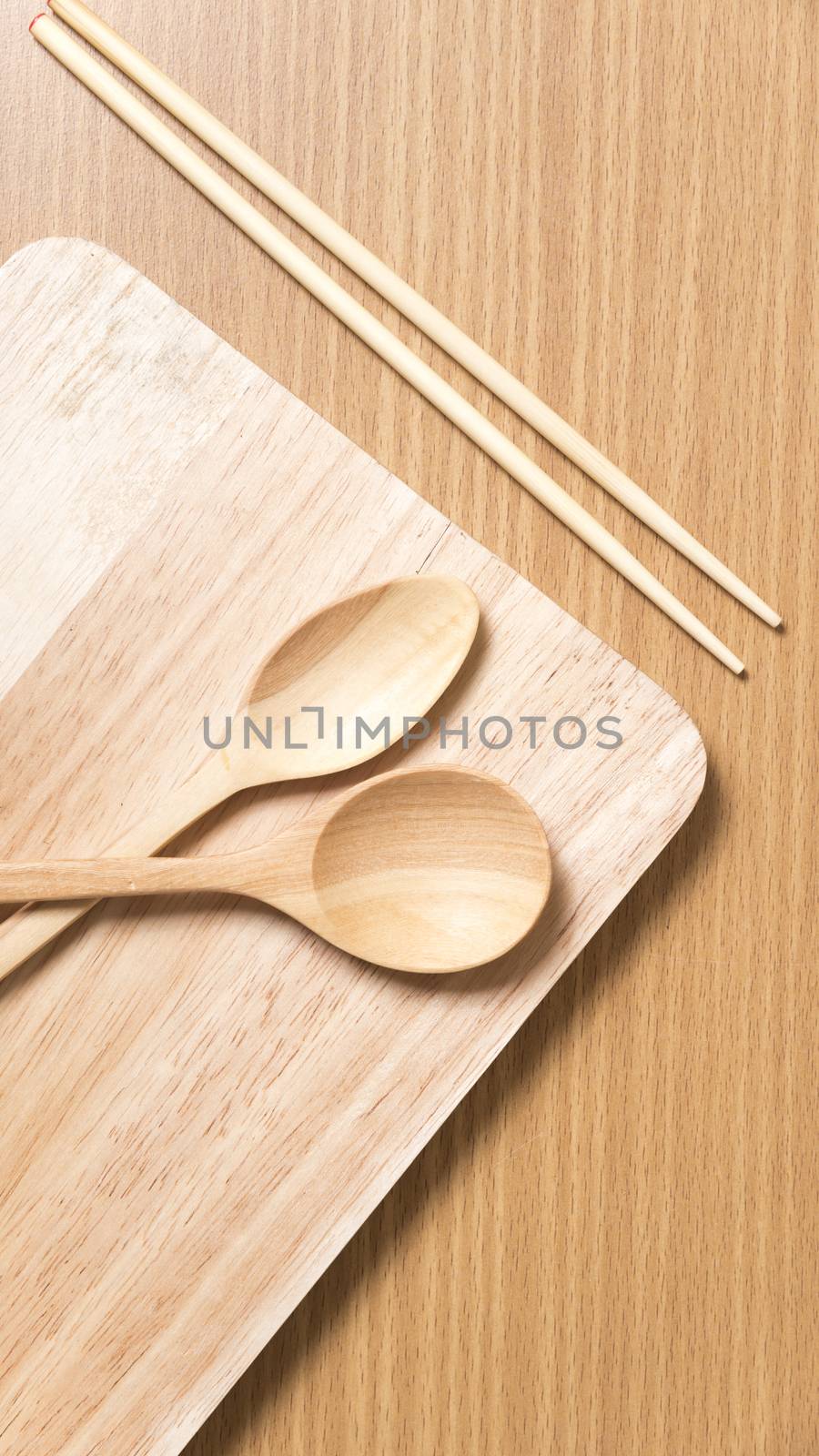 wood spoon with cutting board on table background