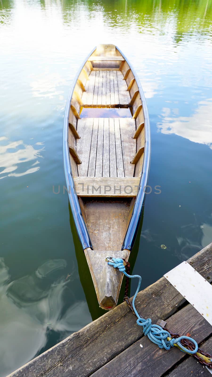 Wood boat in the lake