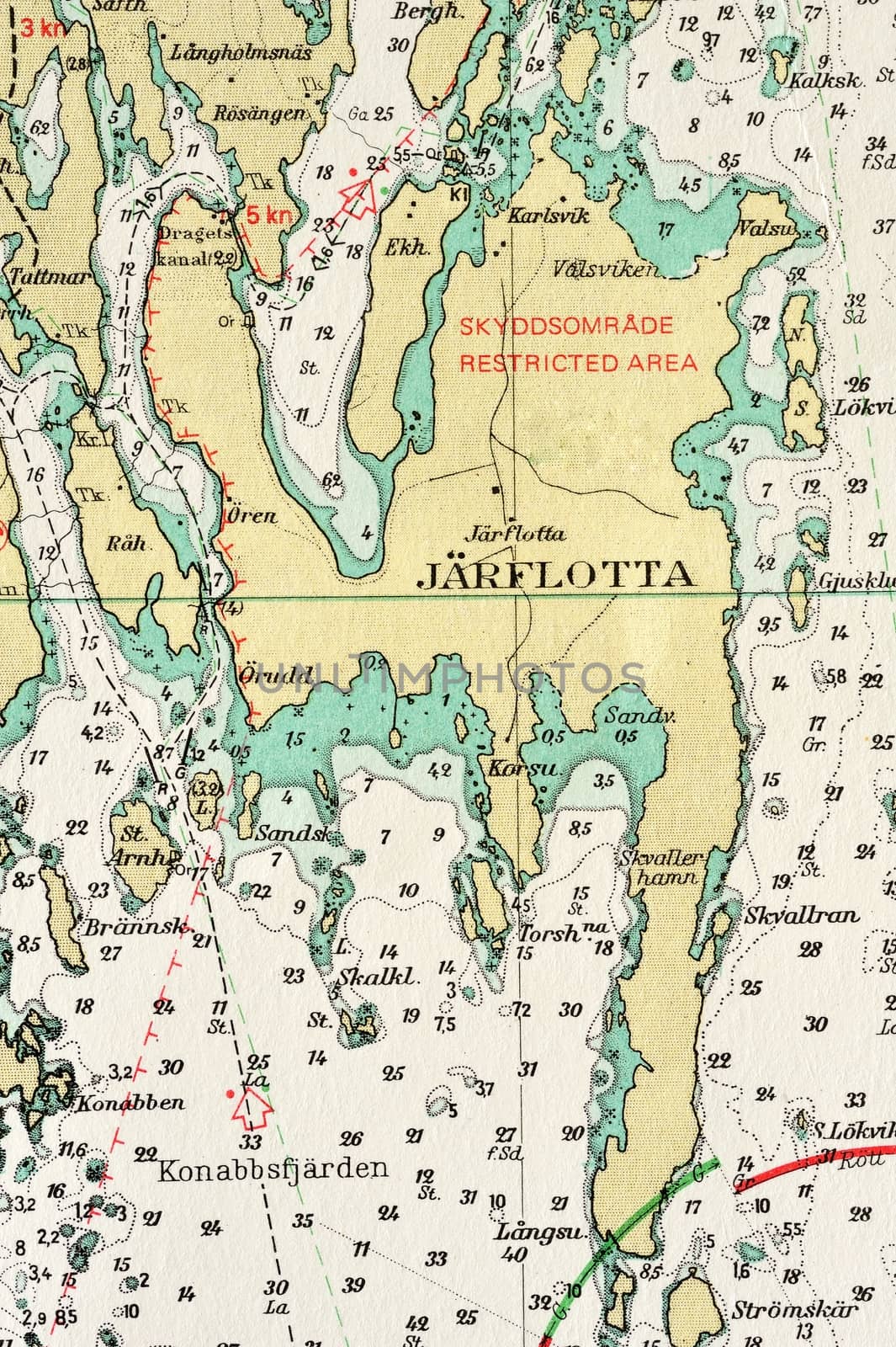 Macro shot of a old marine chart, detailing Stockholm archipelago. 

Picture is from "Batsjokort 1982-83 Serie A LANDSORT-ARHOLMA", created 2013-10-12.