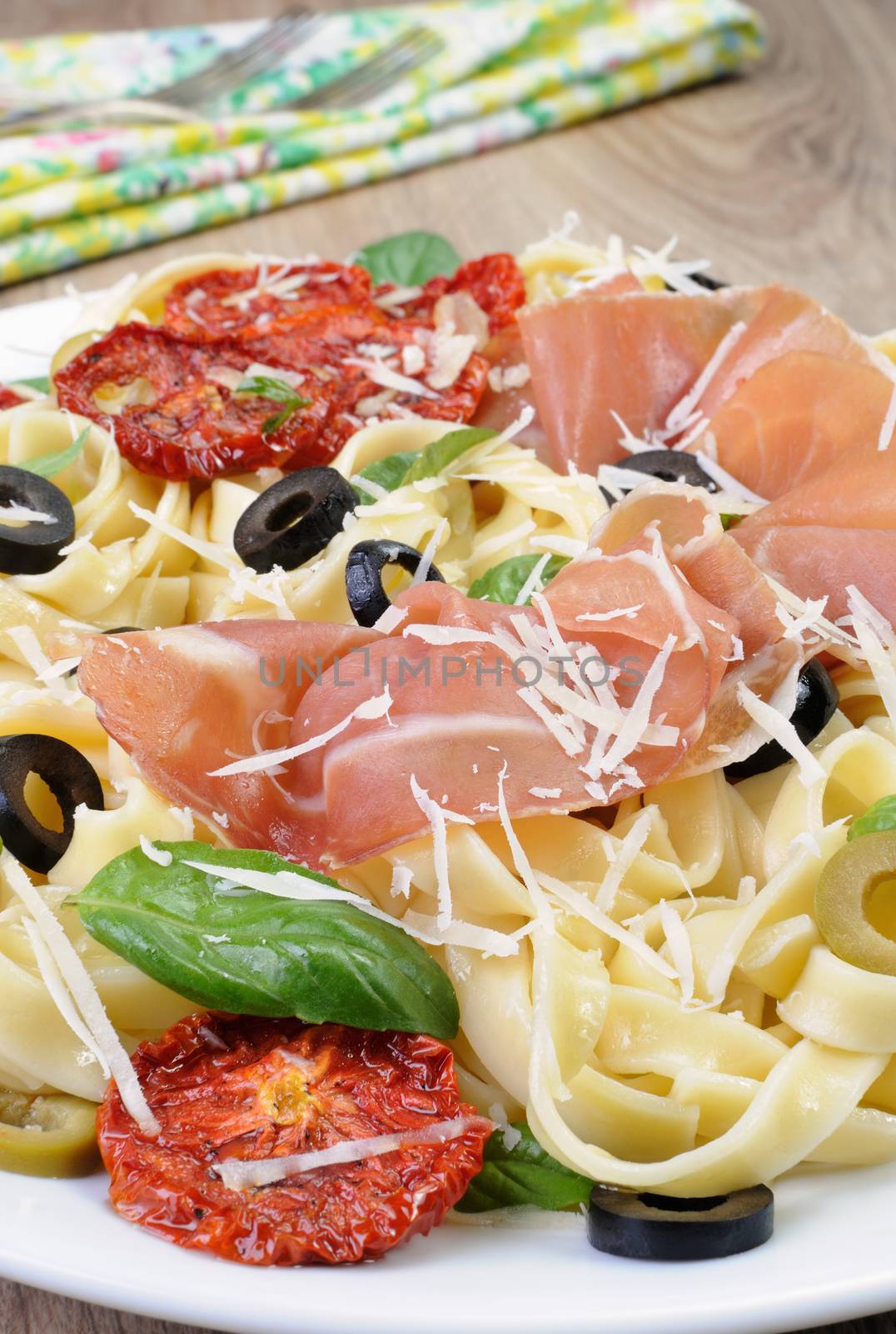 Pasta with gammon, olives, sun-dried tomatoes and parmesan