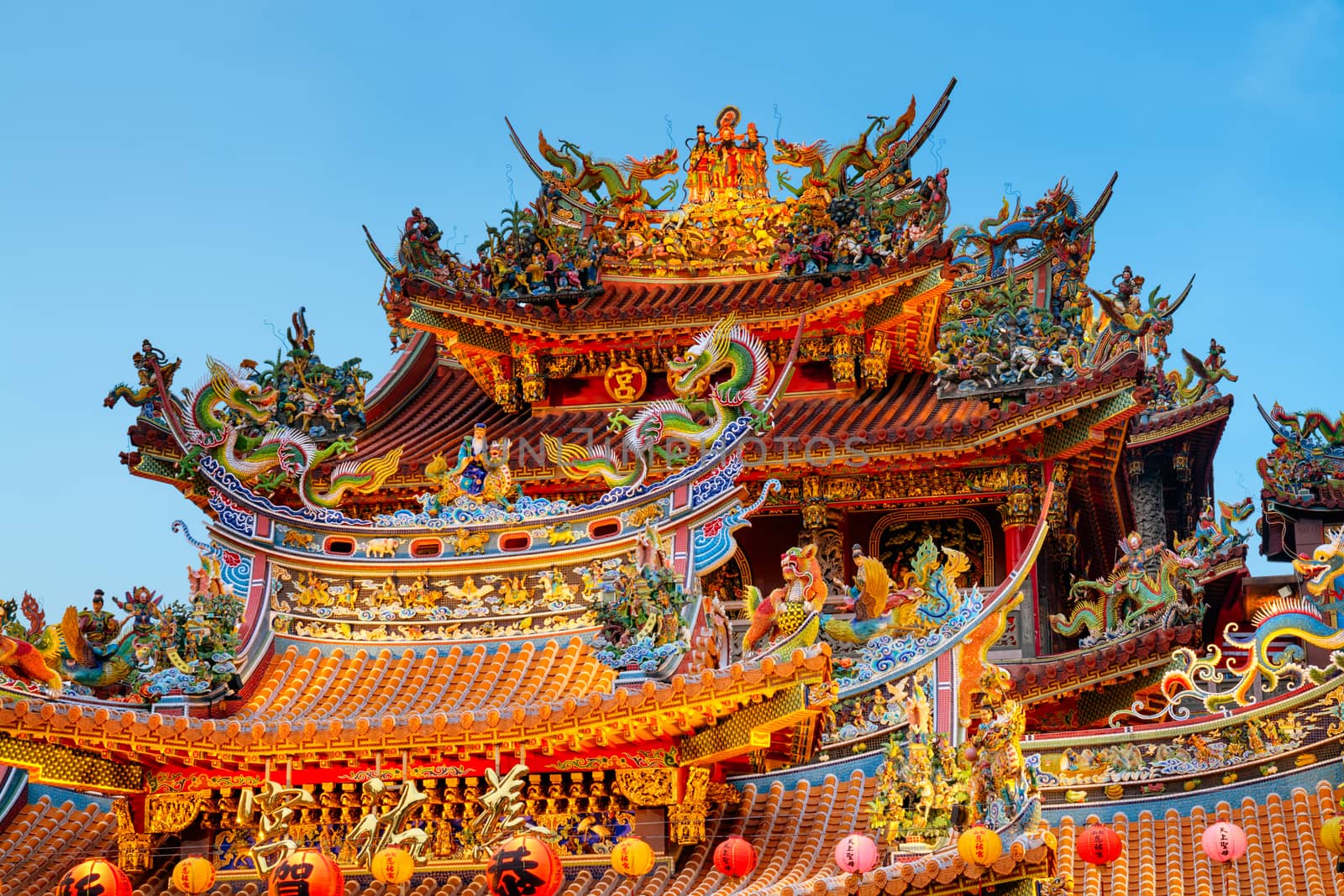 Ciyou taoist temple at night.