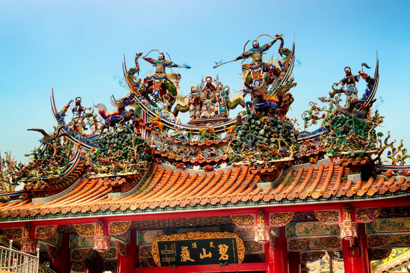 Decoration on the rooftop of a  Bishan Temple in Taipei.