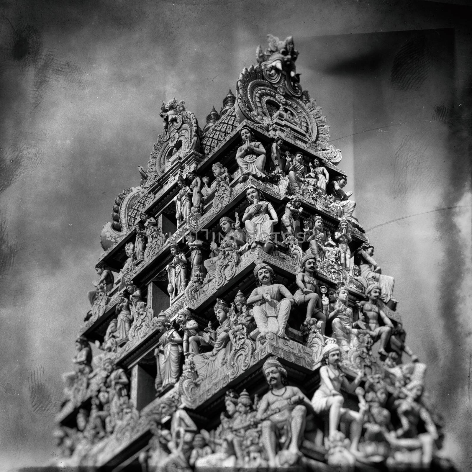 Sri Mariamman Hindu Temple in Singapore. by fazon1