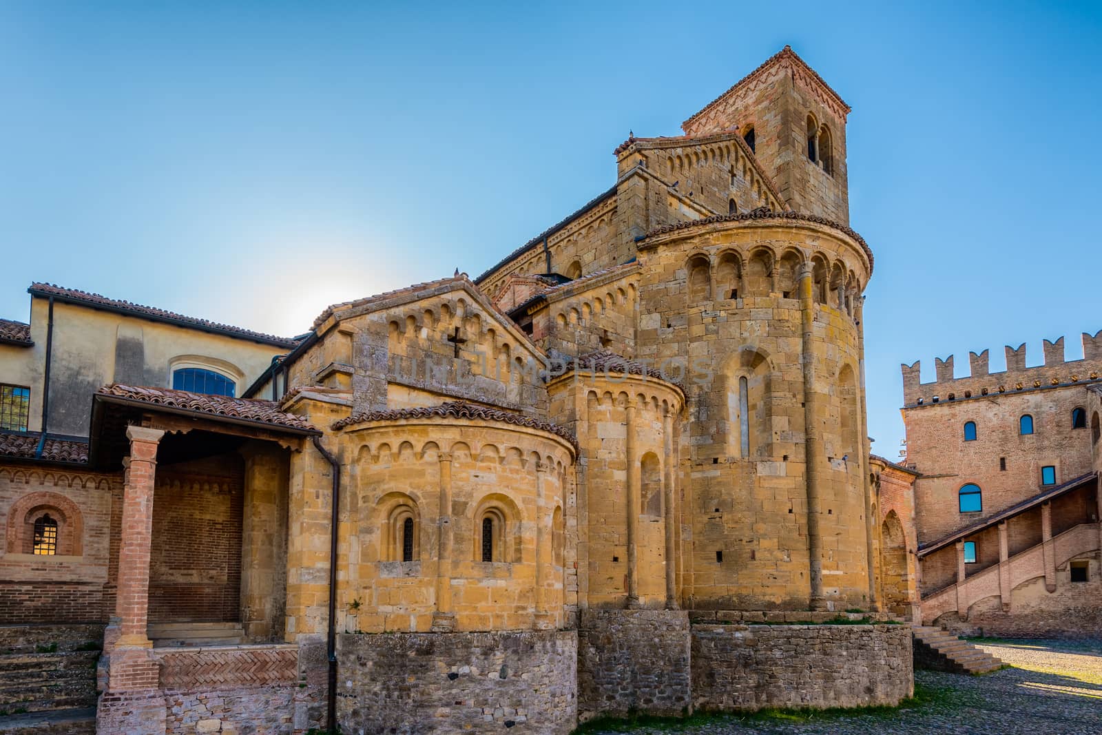 In the picture the Collegiate Castell'Arquato near Piacenza, the church is of medieval origin and dates back to the year 758 .