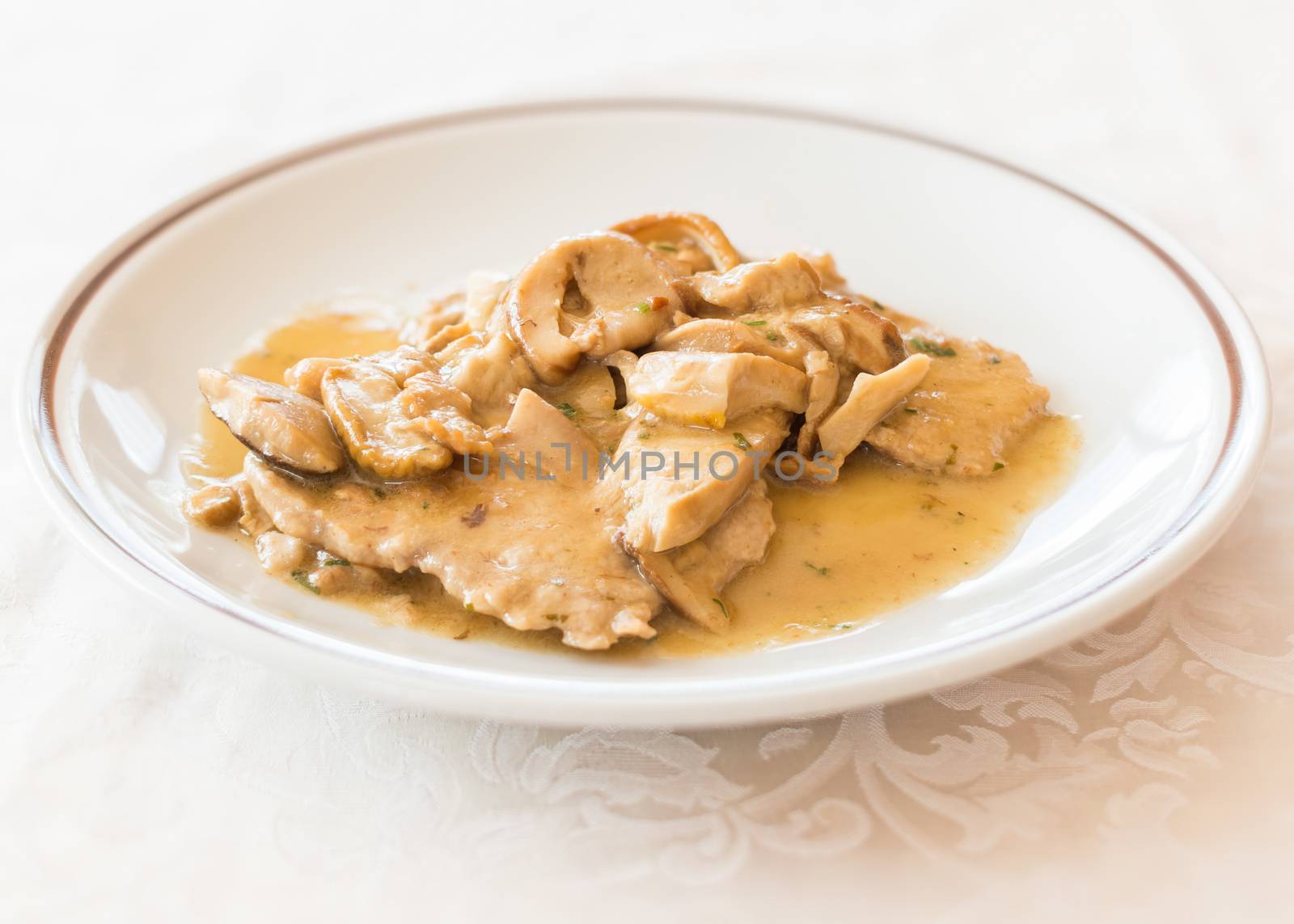 In the pictured scallops of veal with mushrooms (Porcini).