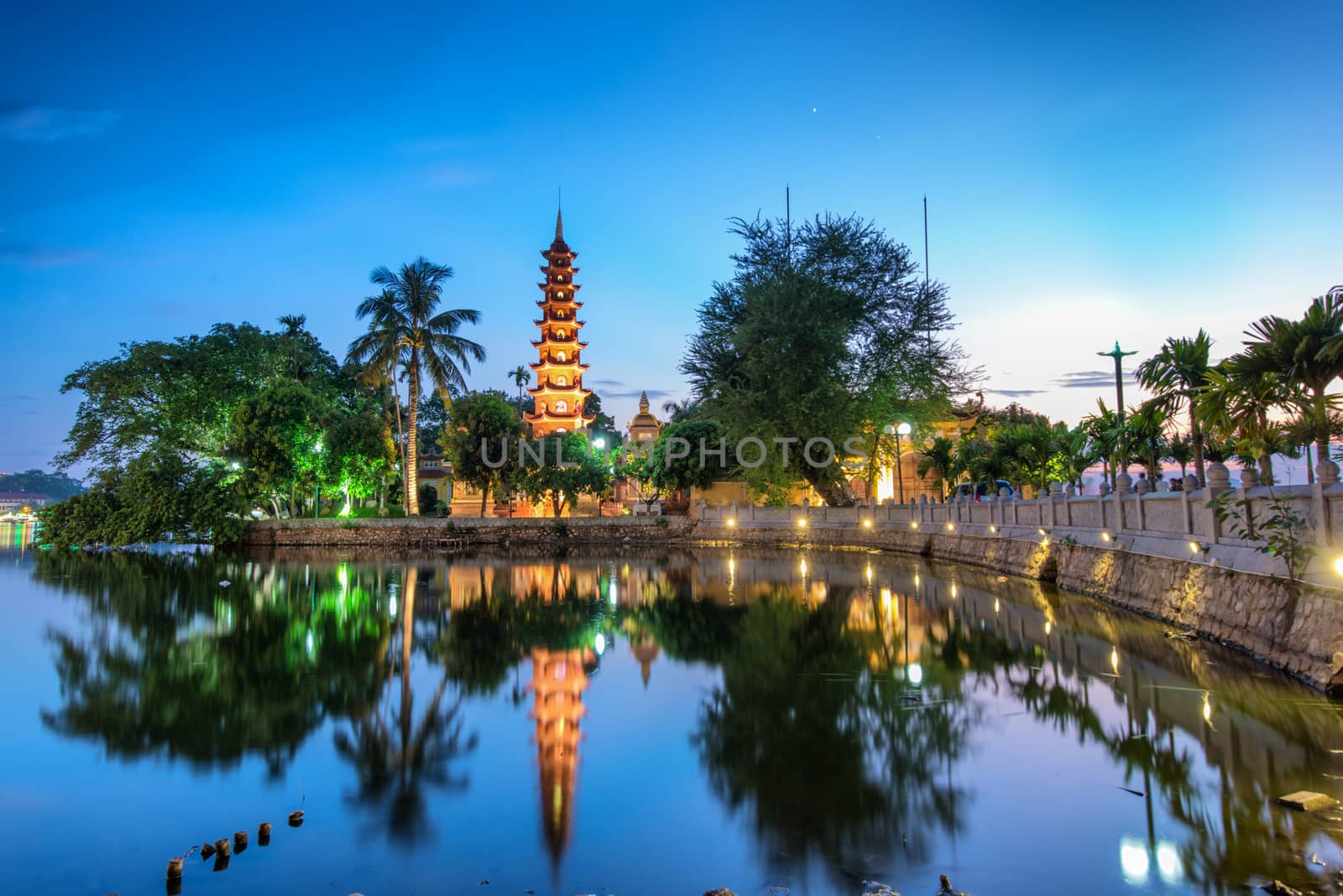 Tran Quoc Pagoda by trocphunc