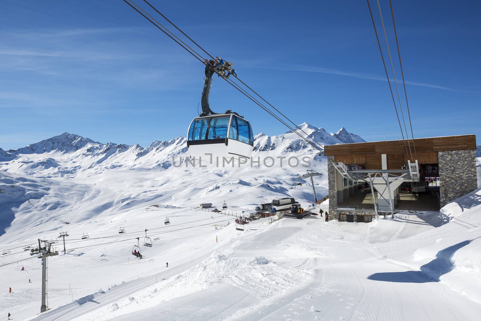 Cable way with cable car in a mountain area