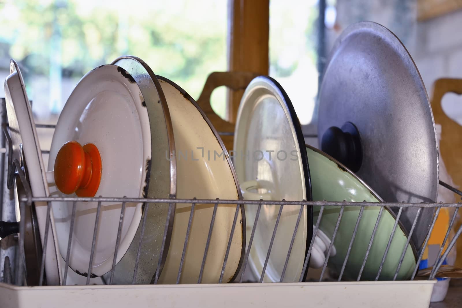 wash-up and drying  kitchenware