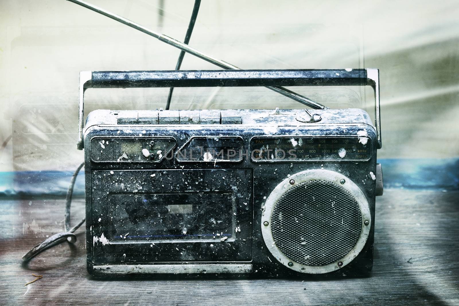 dirty music (dirty old school type radio player)