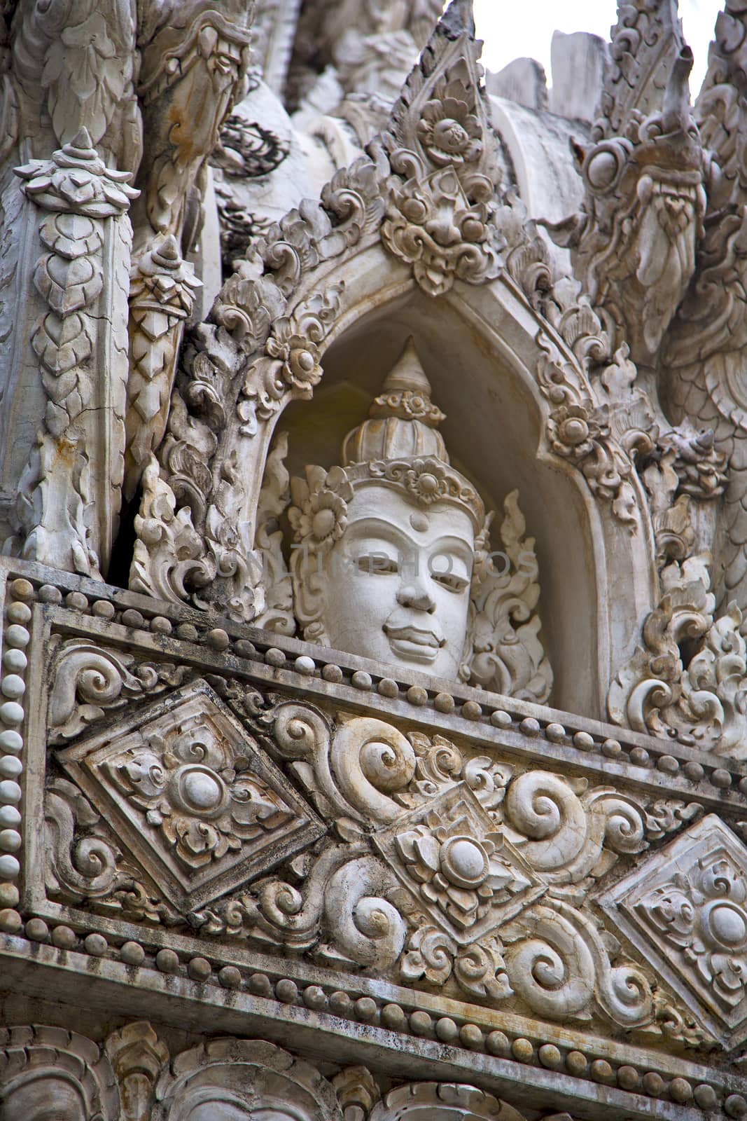 siddharta   in the temple bangkok asia   head by lkpro